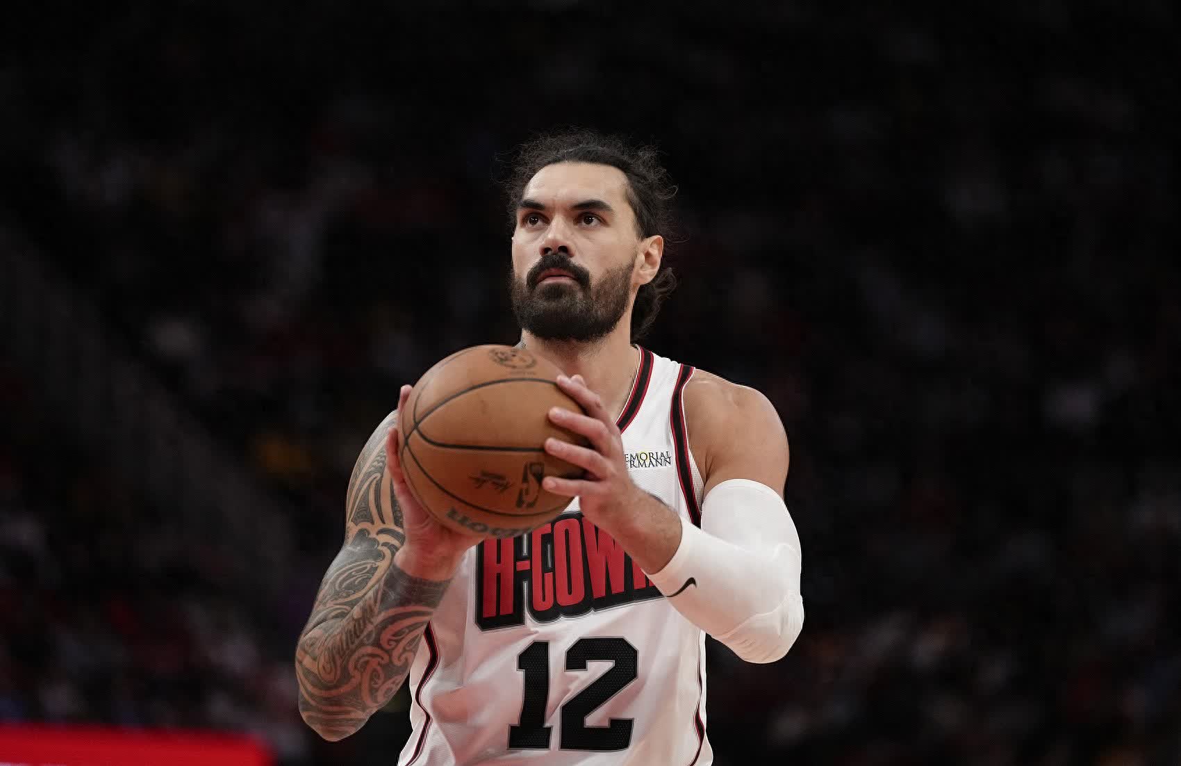 浙江队力克灰熊，拉文状态火热