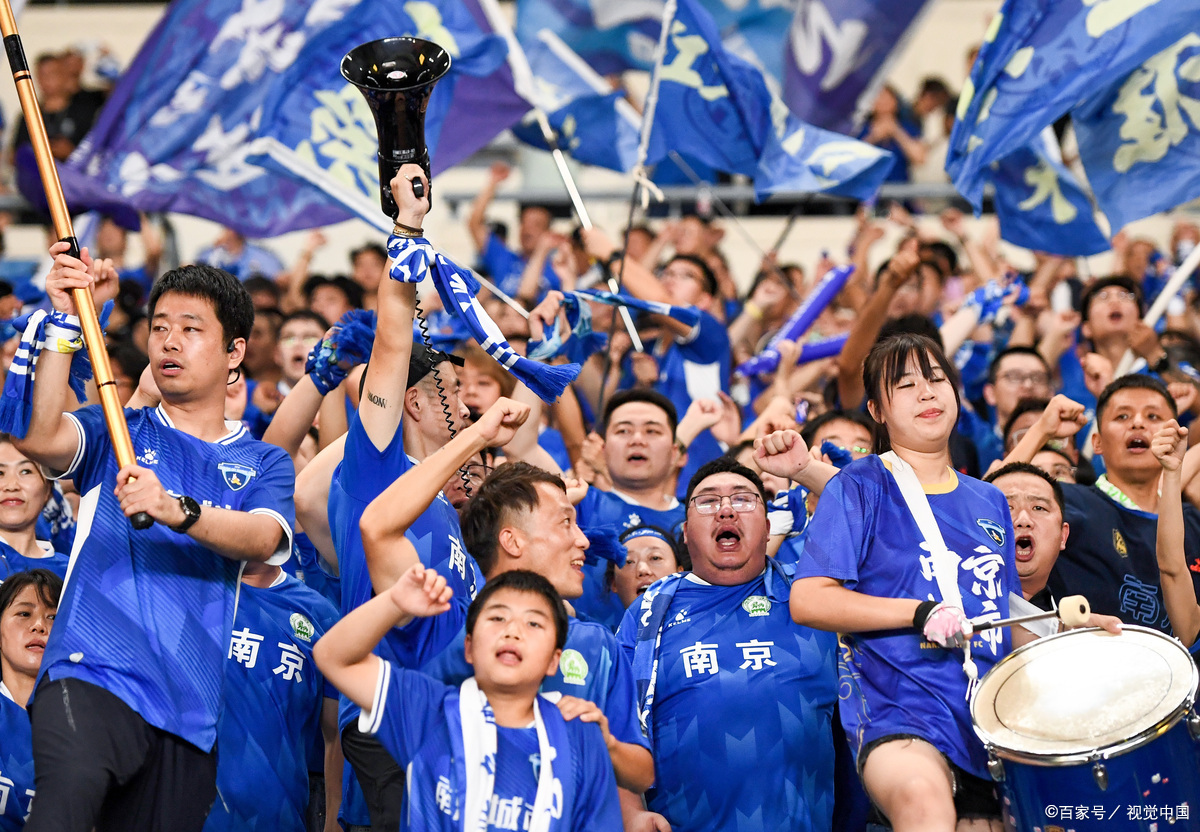 球星们奔赴陌生球场，争夺巨大荣誉