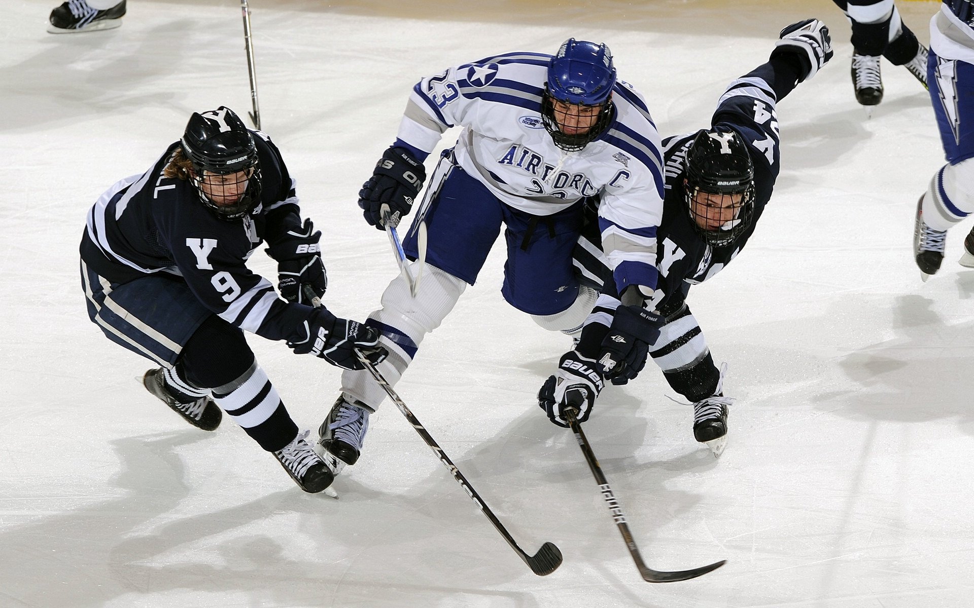从欧冠淘汰赛到哥斯达黎加奇迹，焦点战中的韧性密码
