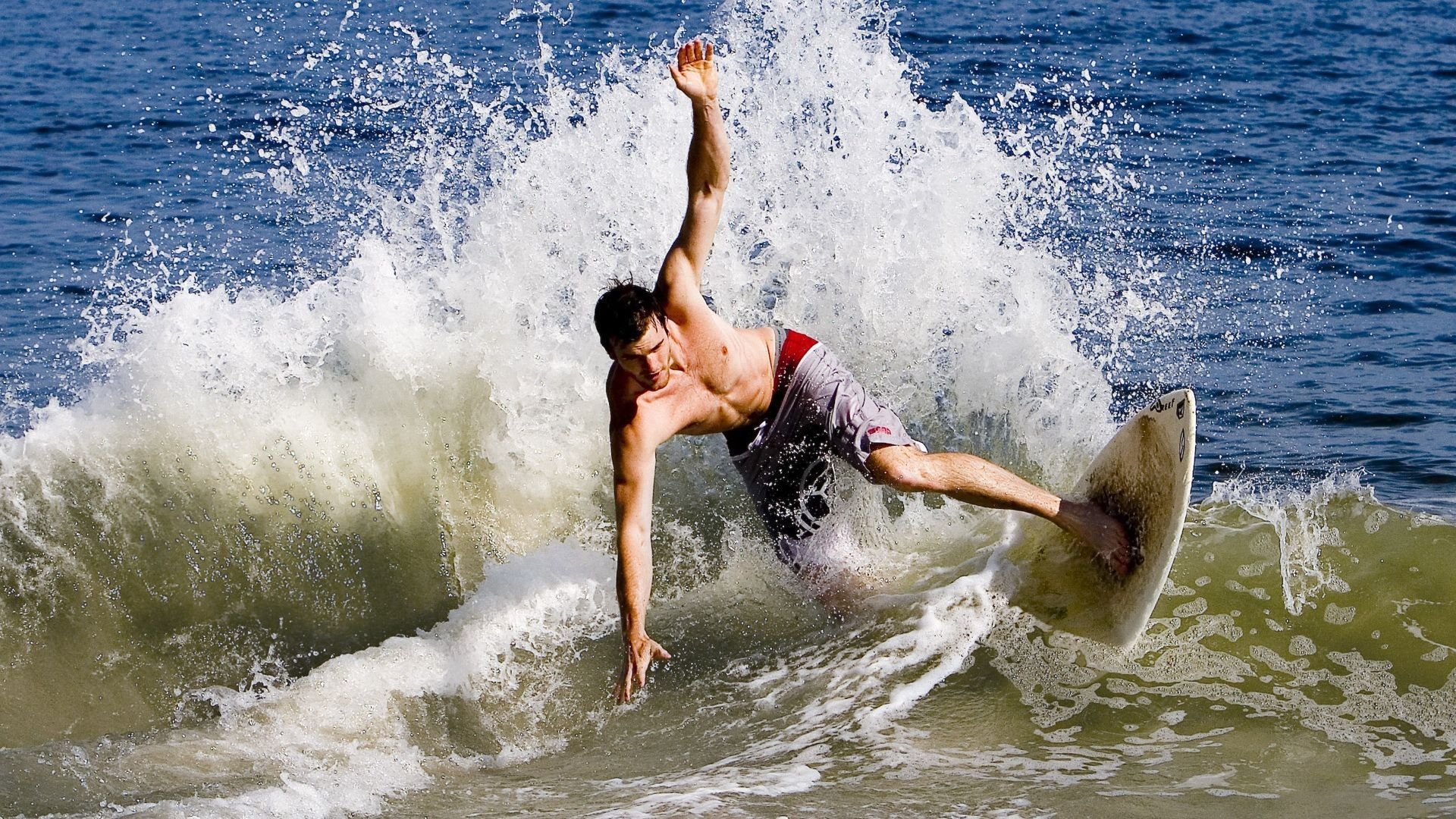 开云体育下载-鹈鹕逆转爵士，小贾伦·杰克逊成为关键先生